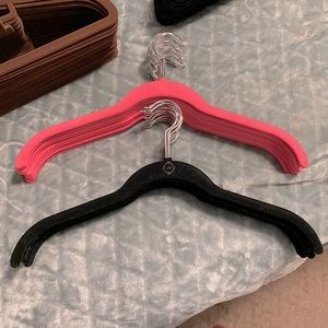 12 Pink, 12 Black Velvet Hangers